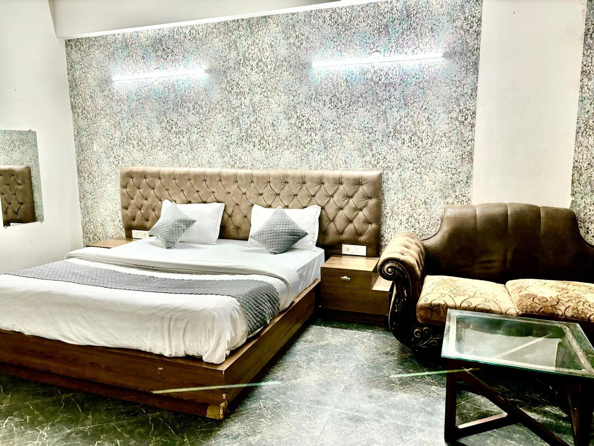 ניו דלהי Hotel Pushpanjali מראה חיצוני תמונה